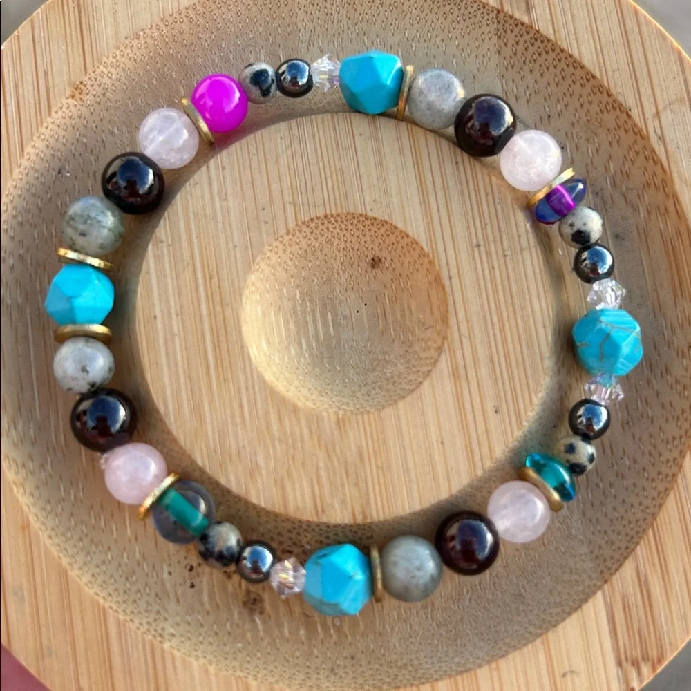 Handmade Howlite+ Labradorite+ Garnet+ Rose Quartz+ Dalmatian Jasper bracelet